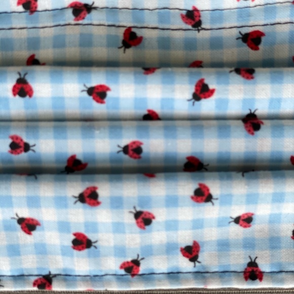 Ladybug face mask - Picture 3 of 5